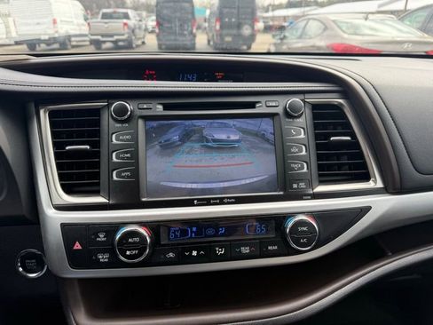 Used 2019 Toyota Highlander XLE image 13