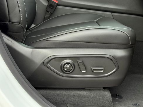 New 2025 Jeep Grand Cherokee L Limited w/ Luxury Tech Group II image 10