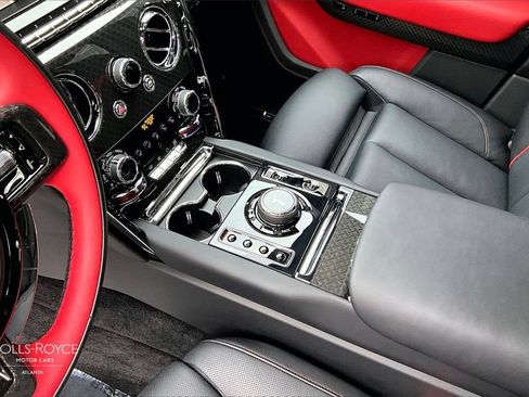 Used 2024 Rolls-Royce Cullinan Black Badge image 16