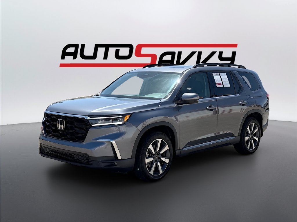 Used 2025 Honda Pilot Touring image 3