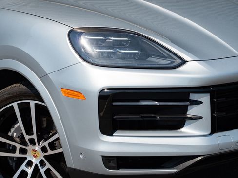 Certified 2024 Porsche Cayenne Coupe AWD/4WD image 38