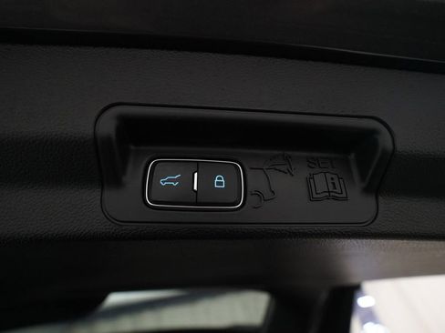 Used 2023 Ford Explorer XLT w/ Equipment Group 202A image 15