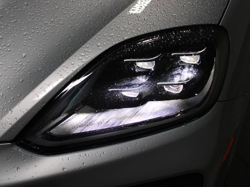 Used 2024 Porsche Cayenne AWD/4WD image 55