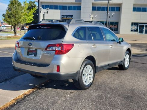 Used 2017 Subaru Outback 2.5i Premium AWD/4WD image 3