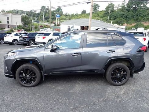Used 2025 Toyota RAV4 XSE AWD/4WD image 2