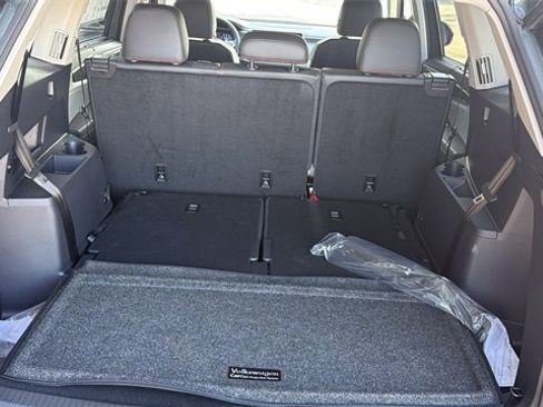 Certified 2025 Volkswagen Atlas Peak Edition SE image 4