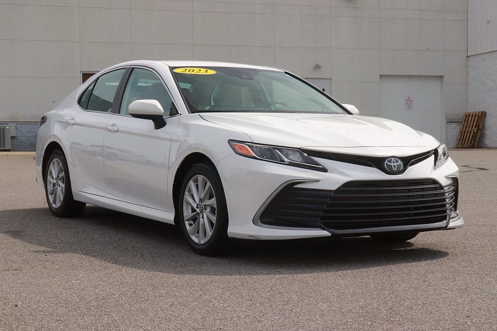 Used 2023 Toyota Camry LE FWD image 3