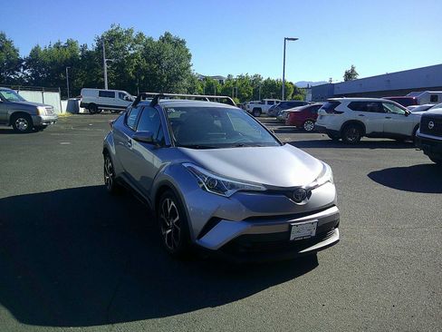Used 2019 Toyota C-HR XLE FWD image 7