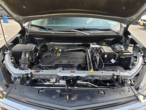 Used 2024 Chevrolet Equinox LT FWD image 32