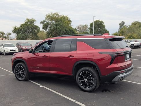 Used 2025 Chevrolet Traverse LT w/ Sun and Wheel Package image 4