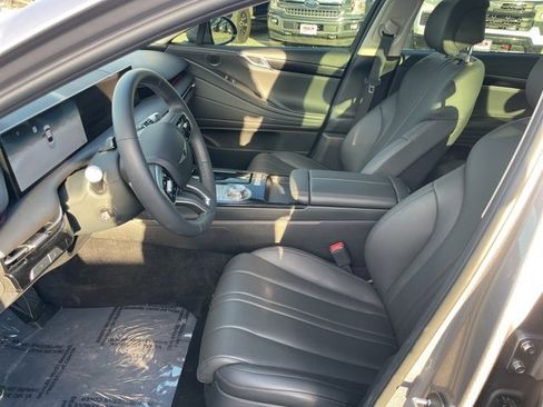 Used 2025 Genesis G80 2.5T image 9