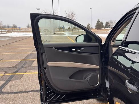 Used 2023 Lincoln Nautilus Reserve w/ Monochromatic Package image 4