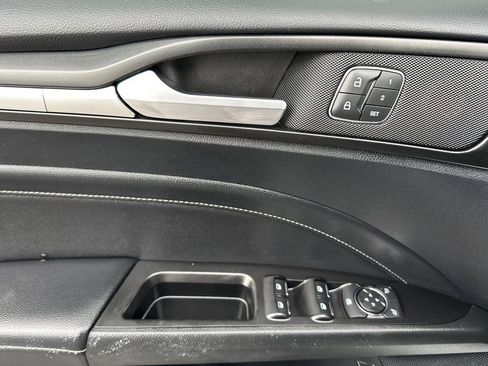 Used 2019 Ford Fusion Titanium image 8