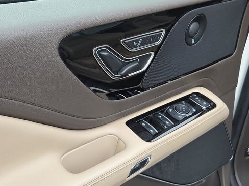 Used 2023 Lincoln Aviator Reserve w/ Equipment Group 201A RWD image 16