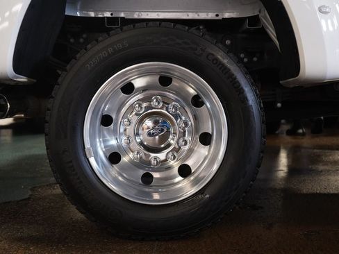 Used 2025 Ford F450 Platinum w/ FX4 Off-Road Package AWD/4WD image 28