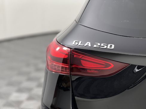 New 2025 Mercedes-Benz GLA 250 4MATIC image 12