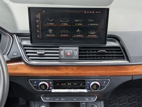 Used 2022 Audi Q5 e Premium Plus w/ Premium Plus Package AWD/4WD image 26