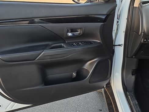 Used 2020 Mitsubishi Outlander SE image 10