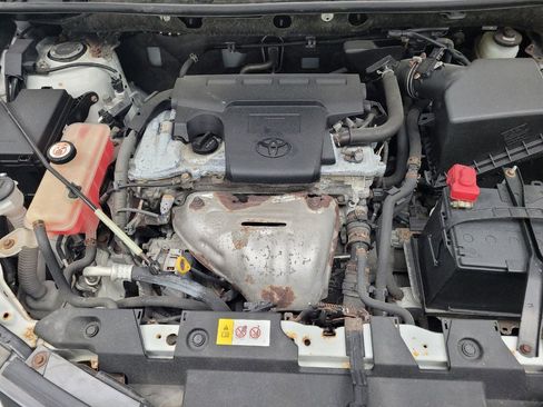 Used 2018 Toyota RAV4 LE FWD image 30