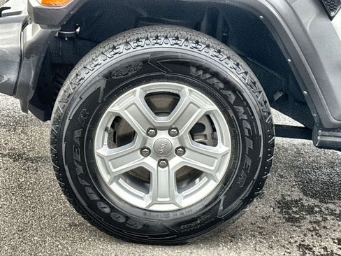 Used 2023 Jeep Wrangler Sport S image 12