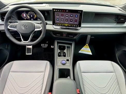 New 2026 Volkswagen Tiguan SE R-Line image 17