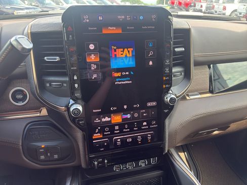 Used 2025 RAM 2500 Limited AWD/4WD image 28