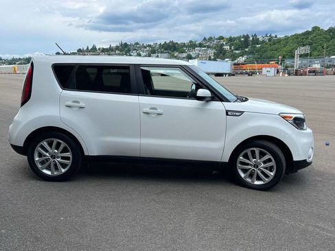 Used 2018 Kia Soul + image 7