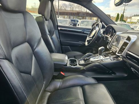 Used 2017 Porsche Cayenne image 11