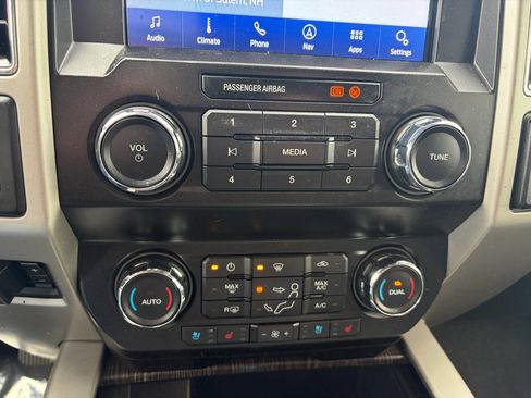 Used 2020 Ford F250 Lariat w/ Chrome Package image 30