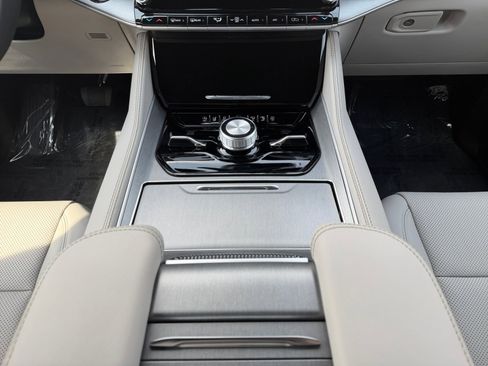 New 2026 Jeep Grand Wagoneer Limited image 11