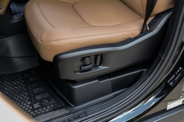 New 2026 Land Rover Defender 110 X-Dynamic SE AWD/4WD image 46