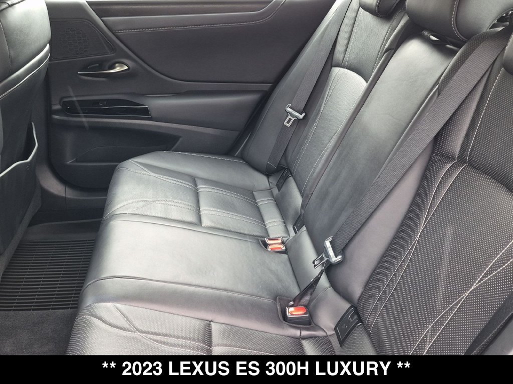 Used 2023 Lexus ES 300h w/ Accessory Package (Z2) FWD image 3
