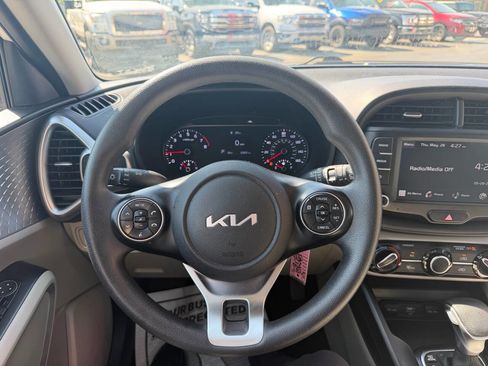Used 2022 Kia Soul LX w/ Technology Package FWD image 13