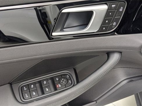 Used 2022 Porsche Panamera 4 image 37