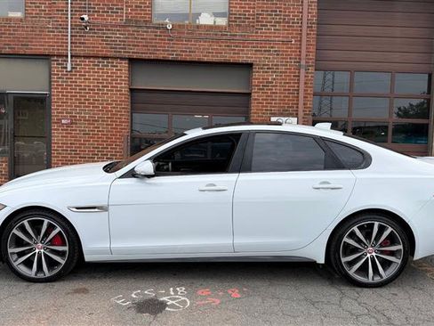 Used 2016 Jaguar XF S RWD image 6