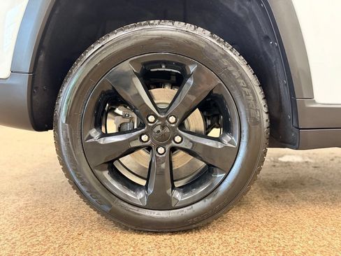 Used 2023 Jeep Grand Cherokee Altitude AWD/4WD image 27