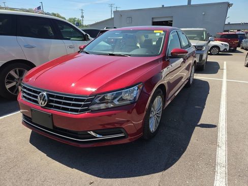Used 2017 Volkswagen Passat 1.8T SE image 9
