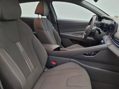 Used 2025 Hyundai Elantra SEL FWD image 21