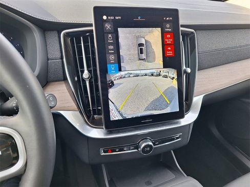 Used 2025 Volvo XC90 B6 Plus image 18