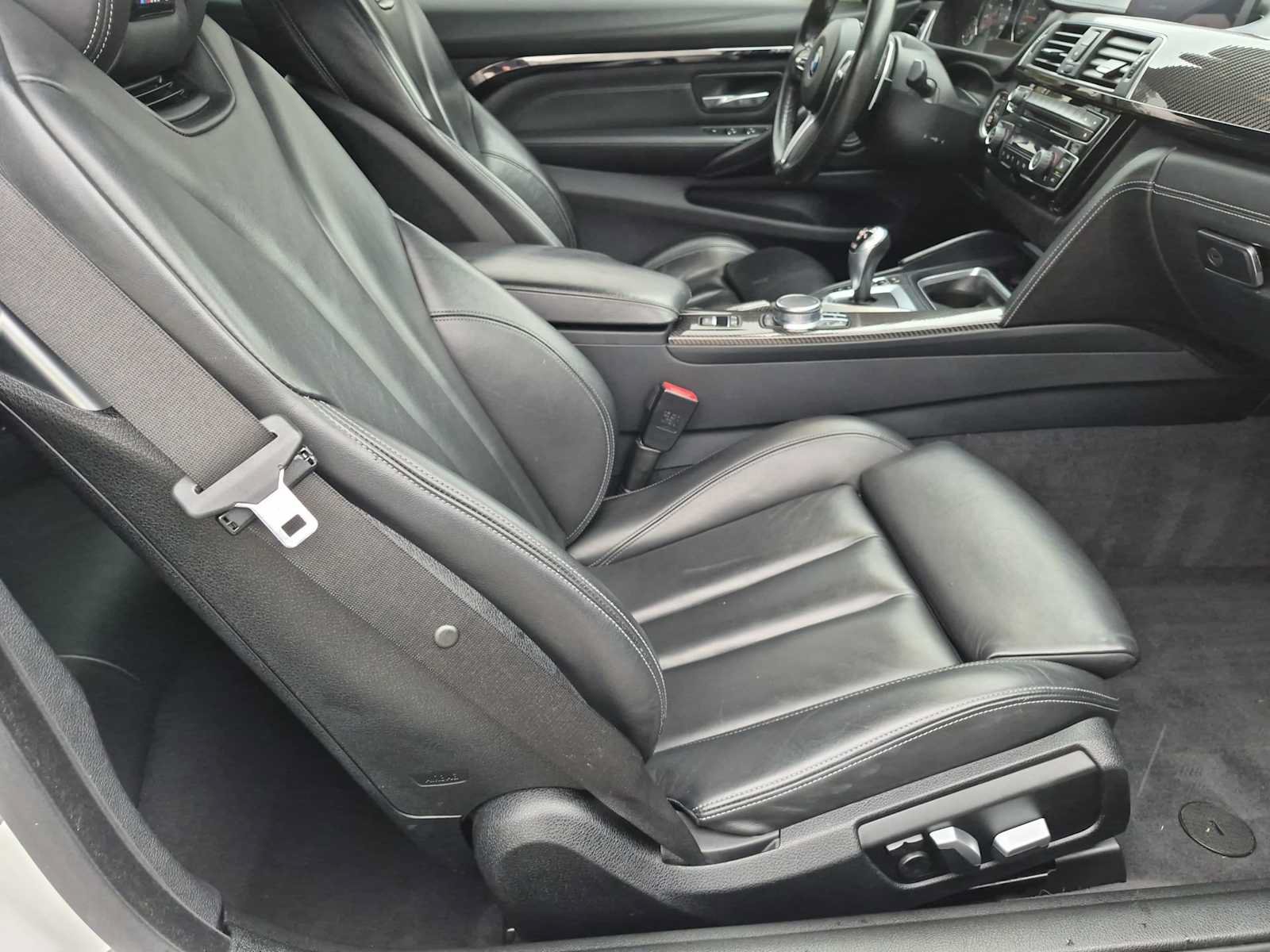 Used 2018 BMW M4 Convertible RWD image 19