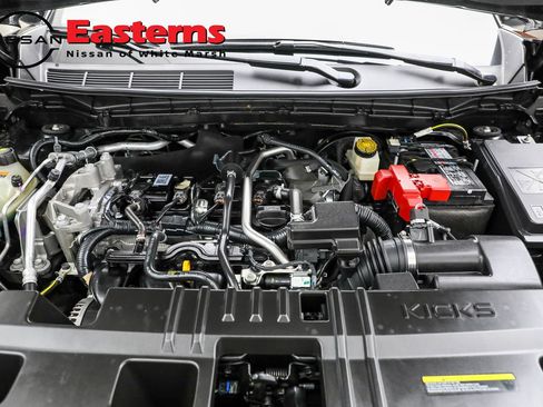 Used 2025 Nissan Kicks SR image 10