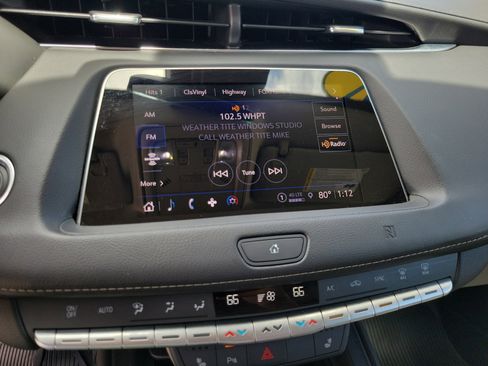 Used 2021 Cadillac XT4 Luxury w/ Cold Weather Package AWD/4WD image 20