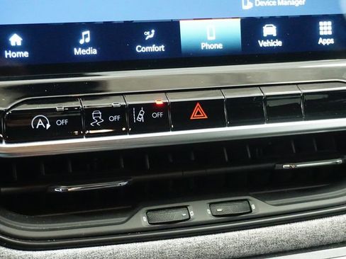 Used 2024 Jeep Compass Latitude image 32