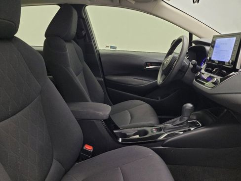 Used 2021 Toyota Corolla LE image 21