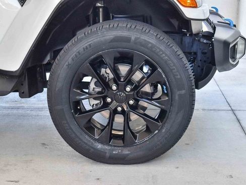 Used 2023 Jeep Wrangler Unlimited Sahara AWD/4WD image 9