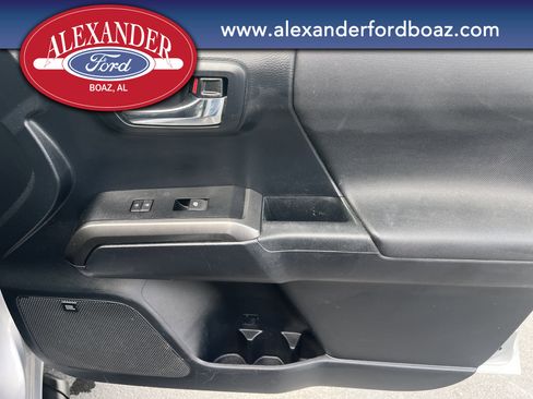 Used 2019 Toyota Tacoma TRD Sport image 17