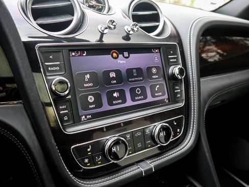 Used 2019 Bentley Bentayga image 23