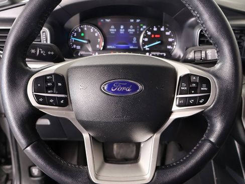 Used 2022 Ford Explorer XLT w/ Equipment Group 202A image 3