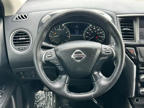 Certified 2020 Nissan Pathfinder SV image 12