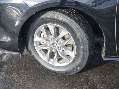 Used 2024 Toyota Sienna XLE image 23